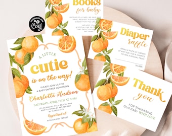 Puede incluir: Una invitación a una fiesta de bienvenida al bebé con un diseño de acuarela de cítricos naranjas. La invitación dice "A Little Cutie is on the way!" e incluye el nombre del bebé, la fecha, la hora y el lugar. También incluye información sobre el registro de regalos y una rifa de pañales.