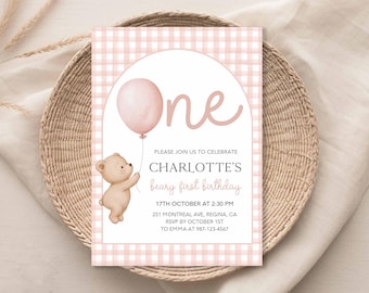 Plantilla de invitación para el primer cumpleaños de Beary. Invitación para el primer cumpleaños de una niña osito de peluche. Globo rosa para el primer cumpleaños TB7.