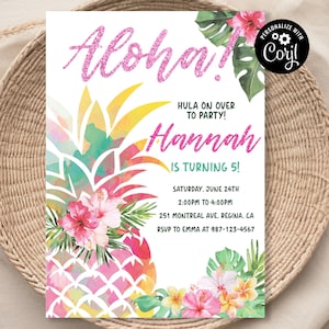 Könnte beinhalten: Eine tropische Geburtstagseinladung mit einem Aquarell-Ananas-Design, rosa Hibiskusblüten und grünen Blättern. Der Text lautet "Aloha! Hula on over to party! Hannah is turning 5! Saturday, June 24th 2:00PM to 4:00PM 251 Montreal Ave. Regina, CA RSVP to Emma at 987-123-4567"