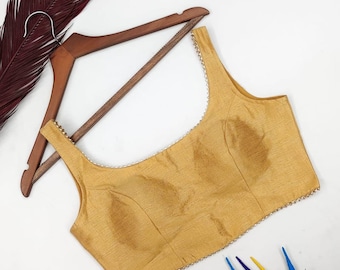Blusa sari de seda dorada hecha a mano: encaje de diseñador indio