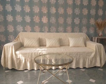 Copridivano in lino su misura con gonna a balze – Copridivano in stile rustico color avena