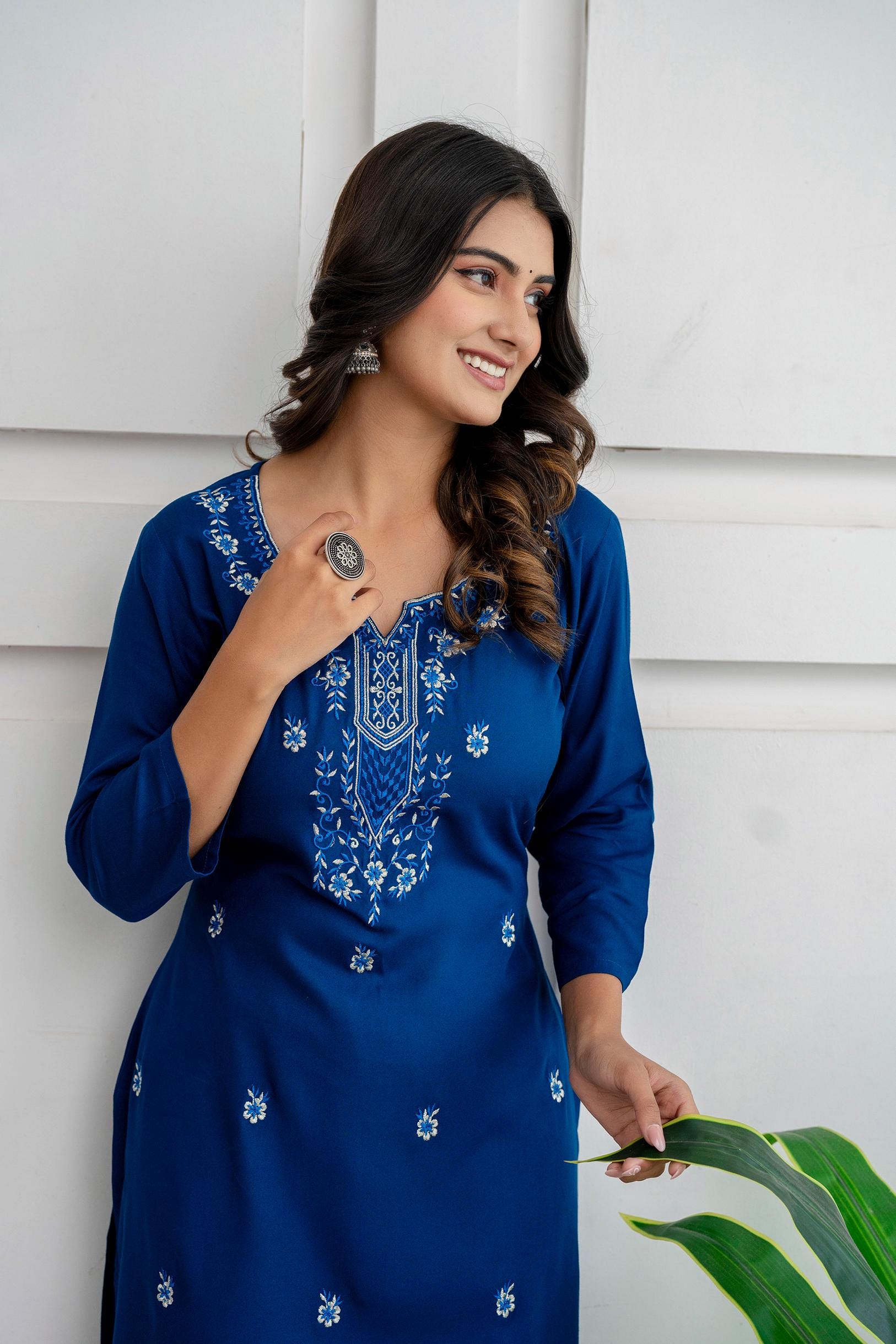 Set Kurti Premium in Rayon Pesante con Ricami, Tre ... - Alibaba