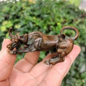 Home Decor Copper Wall Street Bull Statue Sculpture,Brass Cow Ox Statuette Figurine Modern Home Decor Office Lucky FengShui Ornaments P695