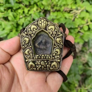 Estatua de Buda antigua tibetana budista antigua, amuleto Ghau portátil cubierto con un santuario portátil vintage, figura de altar budista Amida antigua pd433