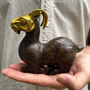 Bronze Animal Statue Ornaments, Collectible Home Animal Art Tea pets Table,  Red Copper Carving sheep Statue, Vintage Brass Long Horn Ram