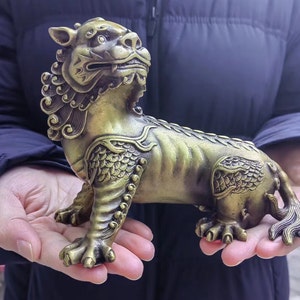 Ancient Copper Tibet Di Ting Beast Ornament Pixiu Miniature  Nepal Mythological Creature Foo Dog Lion Feng shui Decor Ancient bronze PDD096
