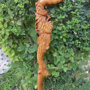 Drewniana laska w stylu vintage z uchwytem w kształcie dłoni (90 cm)