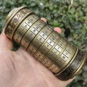 Cerradura de código Cryptex de aleación de estilo vintage única, cajas de rompecabezas con anillo de bloqueo de pasador con letra oculta, regalo romántico especial de cumpleaños para hombres pdC584A1