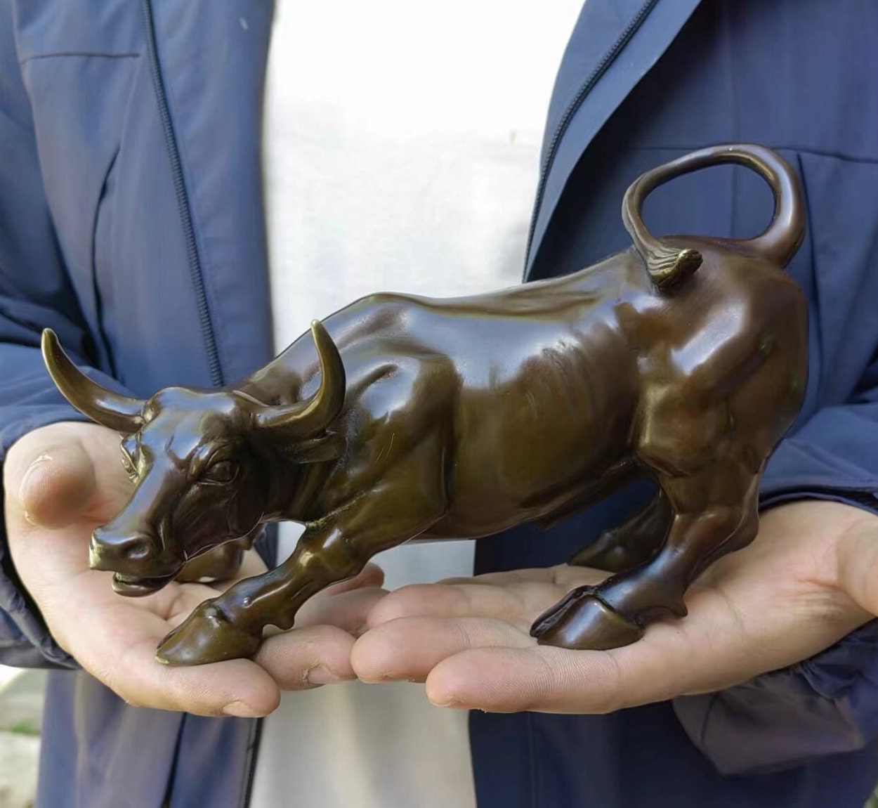 Wall street bull statue - Etsy 日本