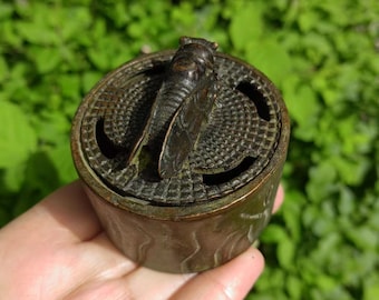 Porta-incenso de cobre: Decoração Zen com padrão de cigarra em latão
