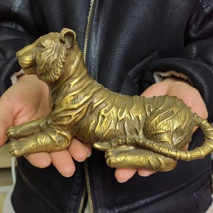 Vintage Stil Messing Wildkatze Statue Sibirischer Tiger Design Handgemachte Figur Prunkstück Dekor Liegerad Große Katze Retro Good Luck Housewarming P227