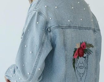 Customized jeans Jacket woman's Portrait, and pearls - Handmade embroidery jacket with woman pattern and pearls
