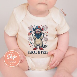 Feral And Free Kid Shirt | 4th Of July Toddler Shirt | Patriotic Raccoon Kids Tee | Independence Day Youth Clothing(KA-JUL47) bild 4