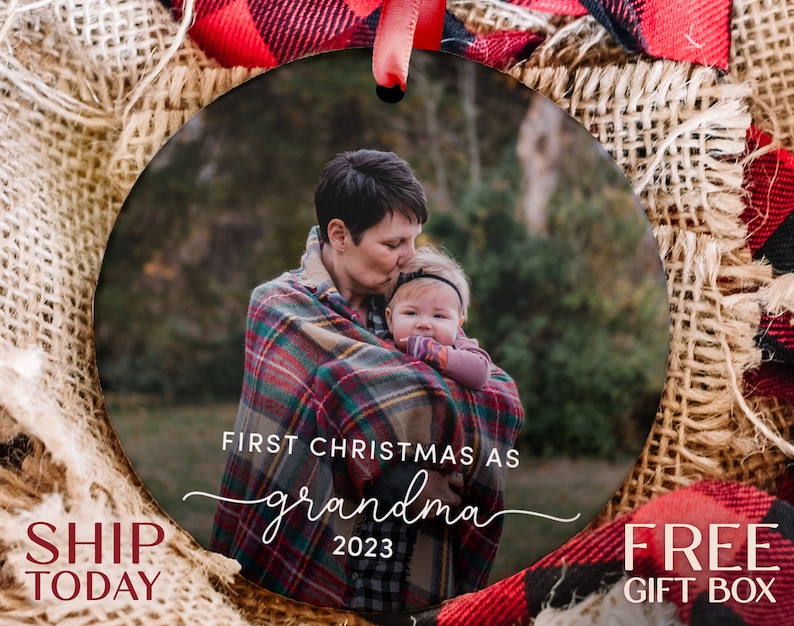 First Christmas As Grandma Ornament, Custom Photo Ornament Gift For Grandma, Promoted To Grandmother Ornament zdjęcie 1