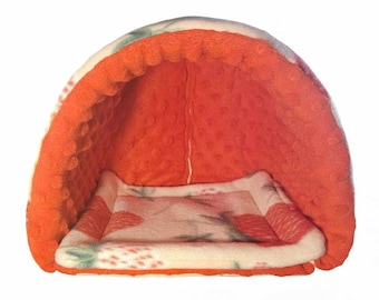 Guinea Pigs and Small Animals Hidey Cave comes with 1 Pee Pad 6"Wx6"Lx5"H / 8"Wx8"Lx6"H / 10"Wx10"Lx7"H / 12"Wx12"Lx9"H