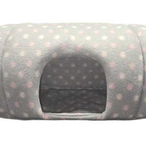 Caseta de forro polar para cobayas con almohadilla absorbente para orina, 30,5 cm de ancho x 17,8 cm de largo x 17,8 cm de alto.