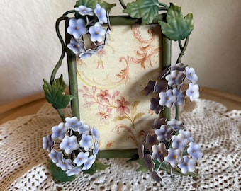 90s 3D Hydrangeas Floral Metal 3x5 Small Cottagecore Picture Frame
