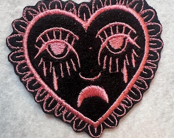 Opstrijkpatch met verdrietig hart