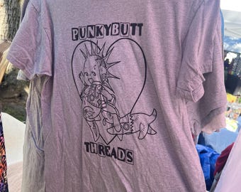 Punkybutt-T-shirt (stuur me een bericht om te zien welke kleuren beschikbaar zijn in jouw maat)