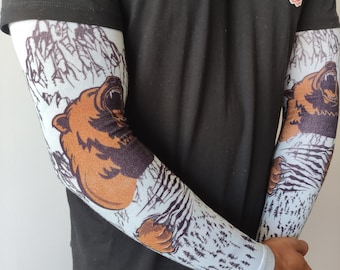 竹製圧縮アームスリーブ - アウトドア活動用ウォーマー - ライトブルーカラー 山の上のクマのデザイン