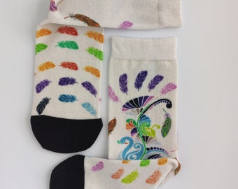 竹製ソックス - 通気性に優れた特別なデザイン - 孔雀の羽のカラフルな絵