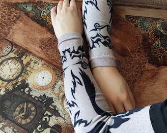 竹製圧縮アームスリーブ - アウトドア活動用ウォーマー - 肌色のトライバルタトゥーデザイン