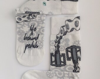 竹製ソックス - 通気性に優れた特殊デザイン - サイクリスト、自転車乗り、チェーンのイラスト