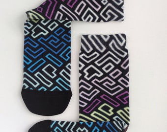 竹製ソックス - 通気性に優れた特別なデザイン - 幾何学的なネオンブロックの絵