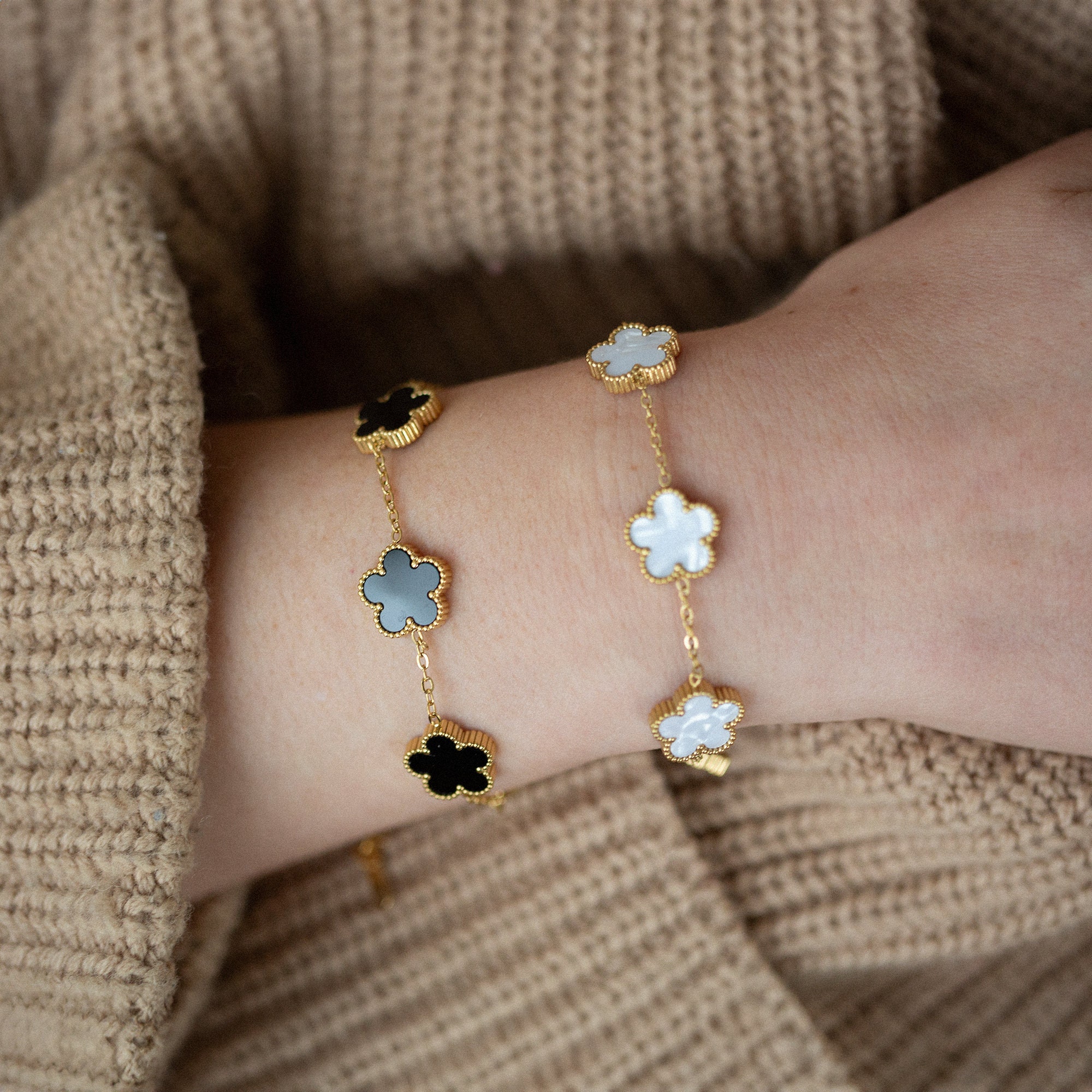 Alhambra shop bracelet price