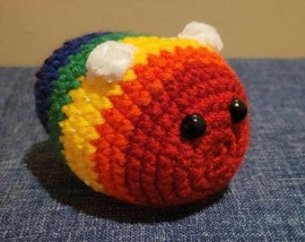 Abeja de peluche tejida a ganchillo