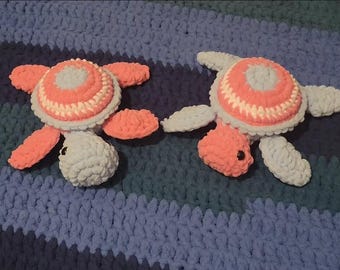 Tortuga de peluche tejida a crochet, donación benéfica