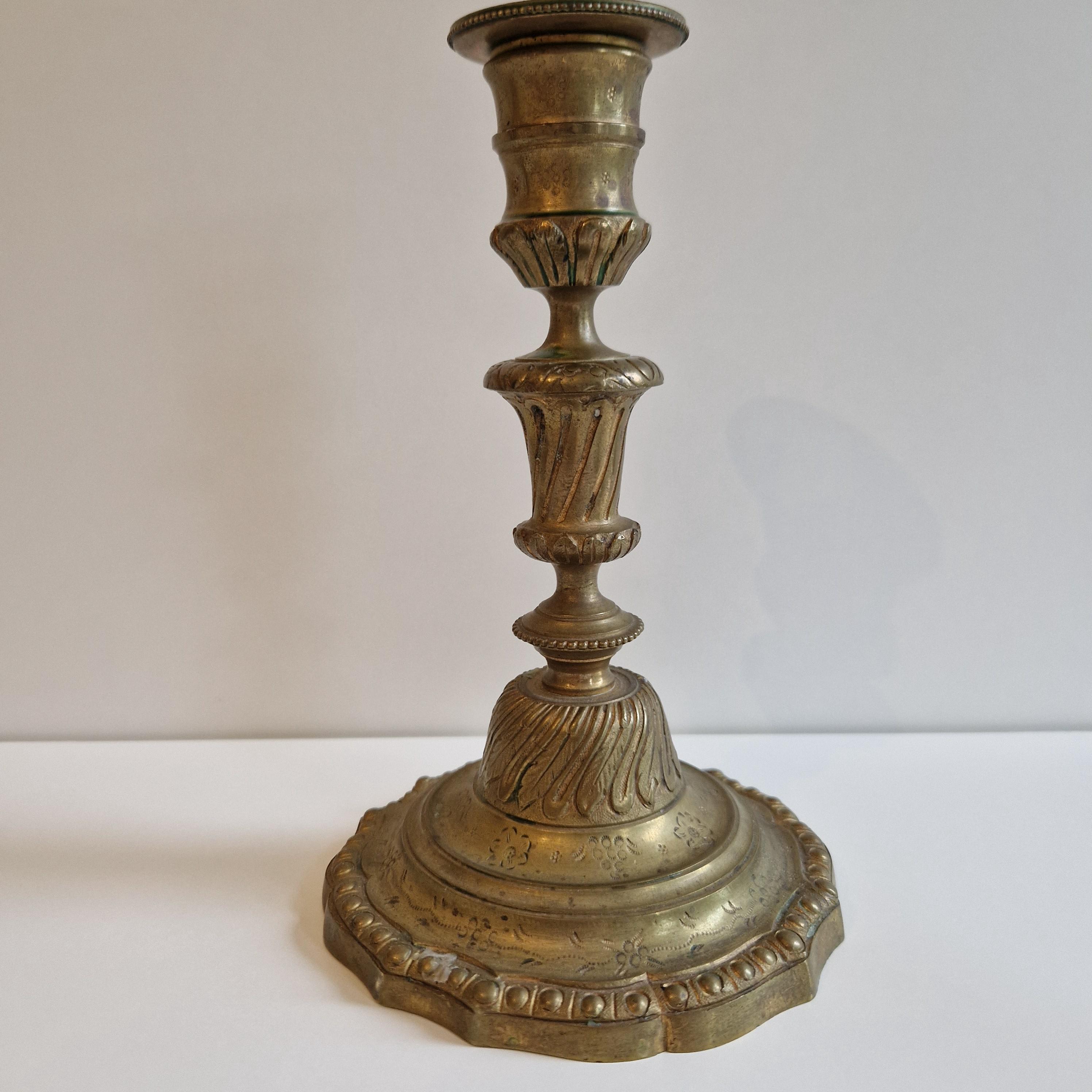 アンティーク真鍮製キャンドルスタンドペア、19世紀フランスの花柄