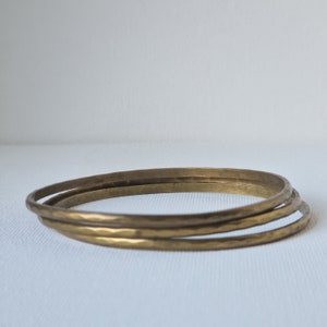 Vintage Messing gehämmert Armbänder, dünne Armreifen, Versandfertig, Messing Schmuck Boho Armband, Geschenk für sie
