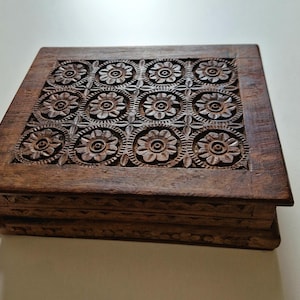 Caja de madera para baratijas, caja de flores vintage tallada, elegante organizador de joyas, caja de joyería hecha a mano, caja de artesanía para carpintería, regalo para madre