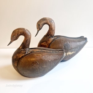 Vintage Swan Pair, Wooden and metal Swan Figurine, Vintage wooden Animal, Mid Century, Gift for mom, Handmade bird, rustic farmhouse Decor
