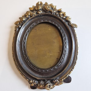 Set Antique French photo frames, bronze, brass, vintage, gift for Her, Farmhouse decoration, Memories, Oval floral decorated roses 1900