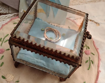 Vintage sieradendoosje van glas en messing: doos ringdrager uit de jaren 1930