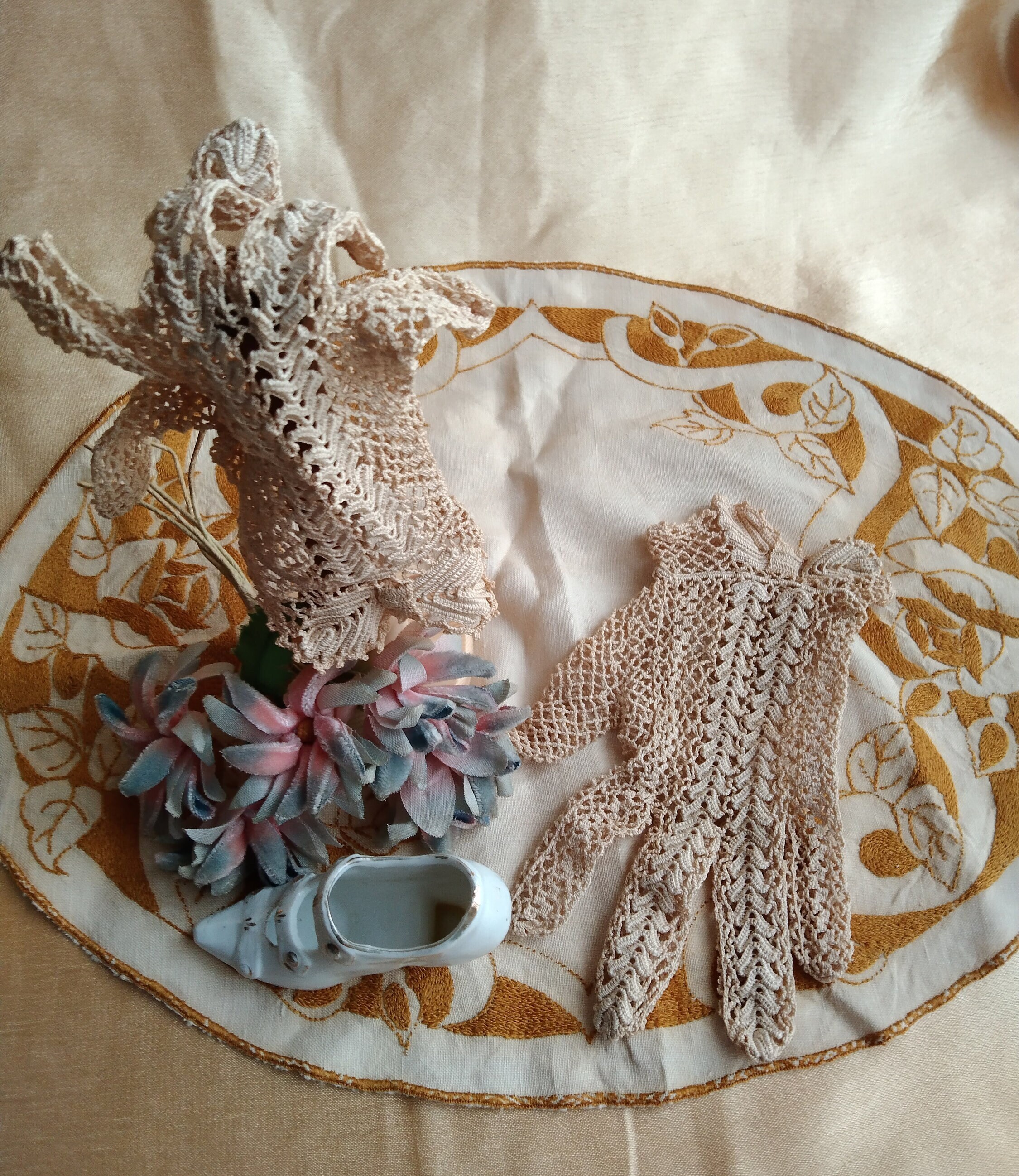 Gants vintage au crochet, élégants gants en dentelle des années 1920/30 avec dentelle filet en crochet - France