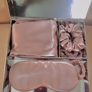 Luxury Sleep Set 100% Mulberry Silk Pillow Case, Eye Mask and  2 Scrunchies in a silver presentation gift box.