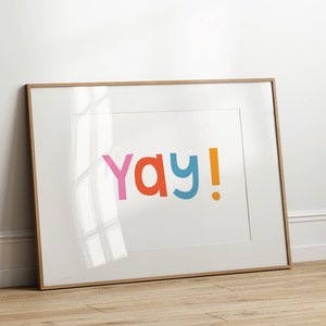 ¡Sí! Arte mural tipográfico alegre y colorido, póster de descarga digital, tarjeta de felicitación ilustrada a mano, llamativa, gráfica, celebración.