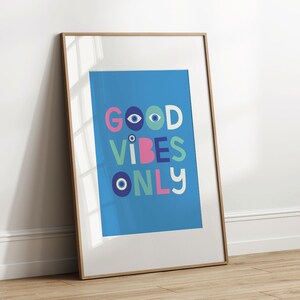 Good Vibes Only: arte de pared tipográfico alegre y colorido, póster de descarga digital, tarjeta ilustrada a mano, afirmación audaz y gráfica