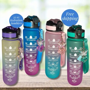 Botella con rastreador de agua, regalo de fitness para ella, botella ecológica saludable, 4 colores degradados, botella de entrenamiento, llavero de muñeca, útil para deportes y gimnasio