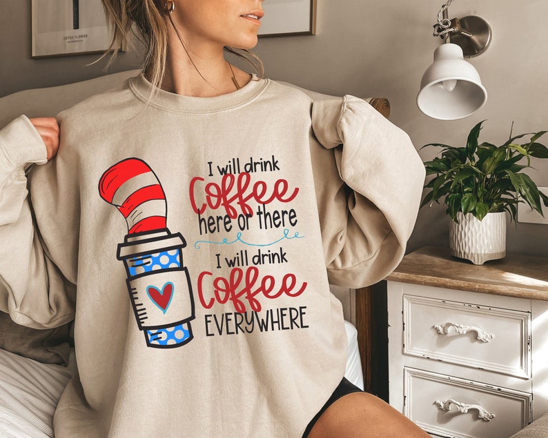 Jag dricker kaffe här eller där, jag dricker kaffe överallt-tröja, rolig mammakaffe-tröja, Suess-kaffe-tröja, rolig lärarkafffe bild 2