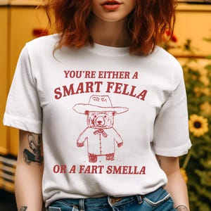 ¿Eres un tipo inteligente o hueles a pedos? Camiseta rara, camiseta retro de dibujos animados, camiseta de meme, camiseta de Trash Panda, unisex