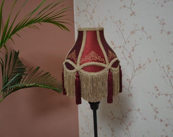 Pantalla de lámpara de seda roja hecha a mano: pantalla de campana victoriana bordada