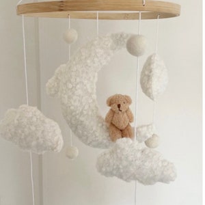 Mobile pour lit de bébé AU-DESSUS DES NUAGES, mobile pour lit de bébé bouclé, mobile nuage, chambre de bébé neutre, mobile pour bébé, mobile pour chambre de bébé, mobile pour lit de bébé, décoration de chambre de bébé