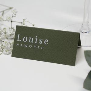 Configurações de lugar | Cartões de nomes dobrados | Plano de assentos | Casamento | Evento corporativo | Ocasião especial | Texto preto ou branco