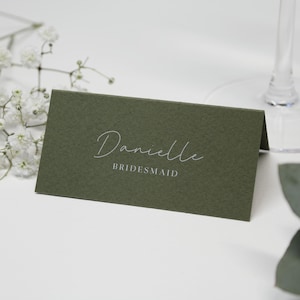 Configurações de lugar | Cartões de nomes dobrados | Plano de assentos | Casamento | Evento corporativo | Ocasião especial | Texto preto ou branco