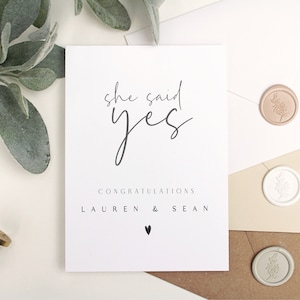 Tarjeta de compromiso personalizada / "Ella dijo sí" / Tarjeta de felicitación de lujo / Diseño estético sencillo / Sobre con sello de cera / Tarjeta en blanco y negro