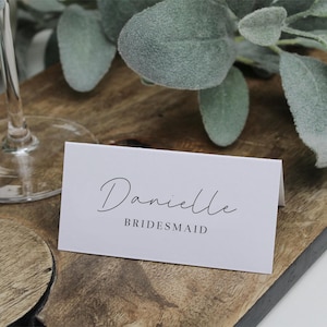 Configurações de lugar | Cartões de nomes dobrados | Plano de assentos | Casamento | Evento corporativo | Ocasião especial | Texto preto ou branco